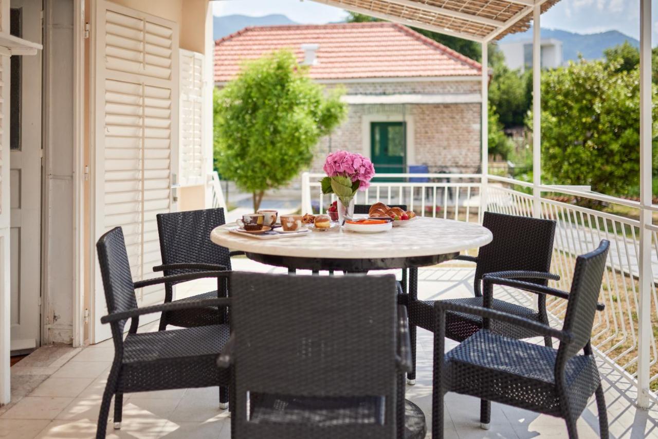 Waikiki Beach House Vila Tivat Exterior foto