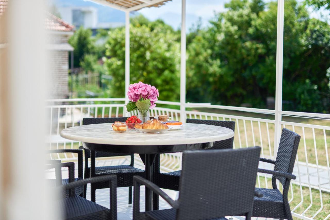 Waikiki Beach House Vila Tivat Exterior foto