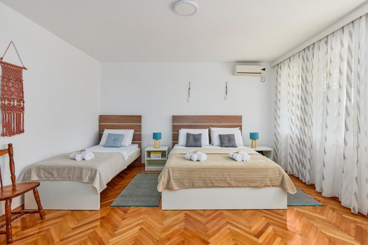 Waikiki Beach House Vila Tivat Exterior foto