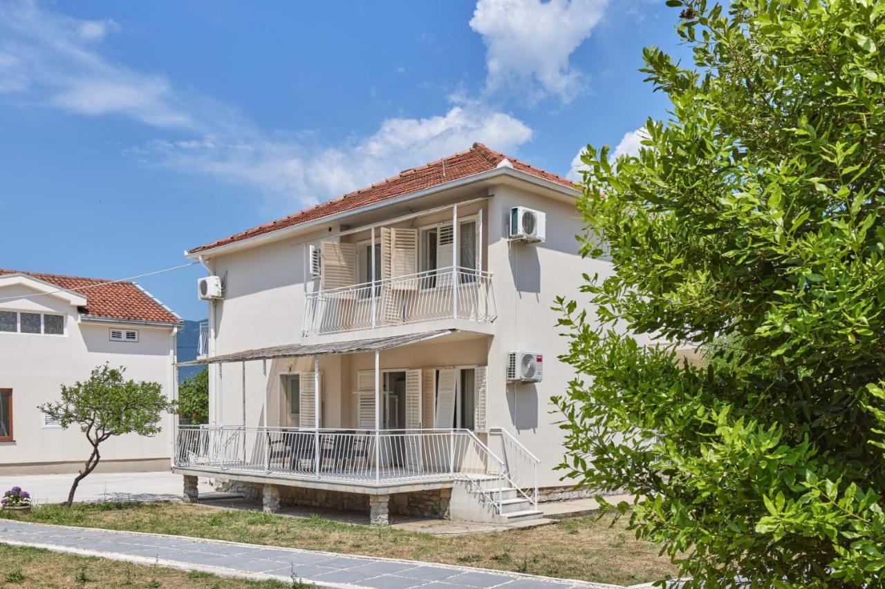 Waikiki Beach House Vila Tivat Exterior foto