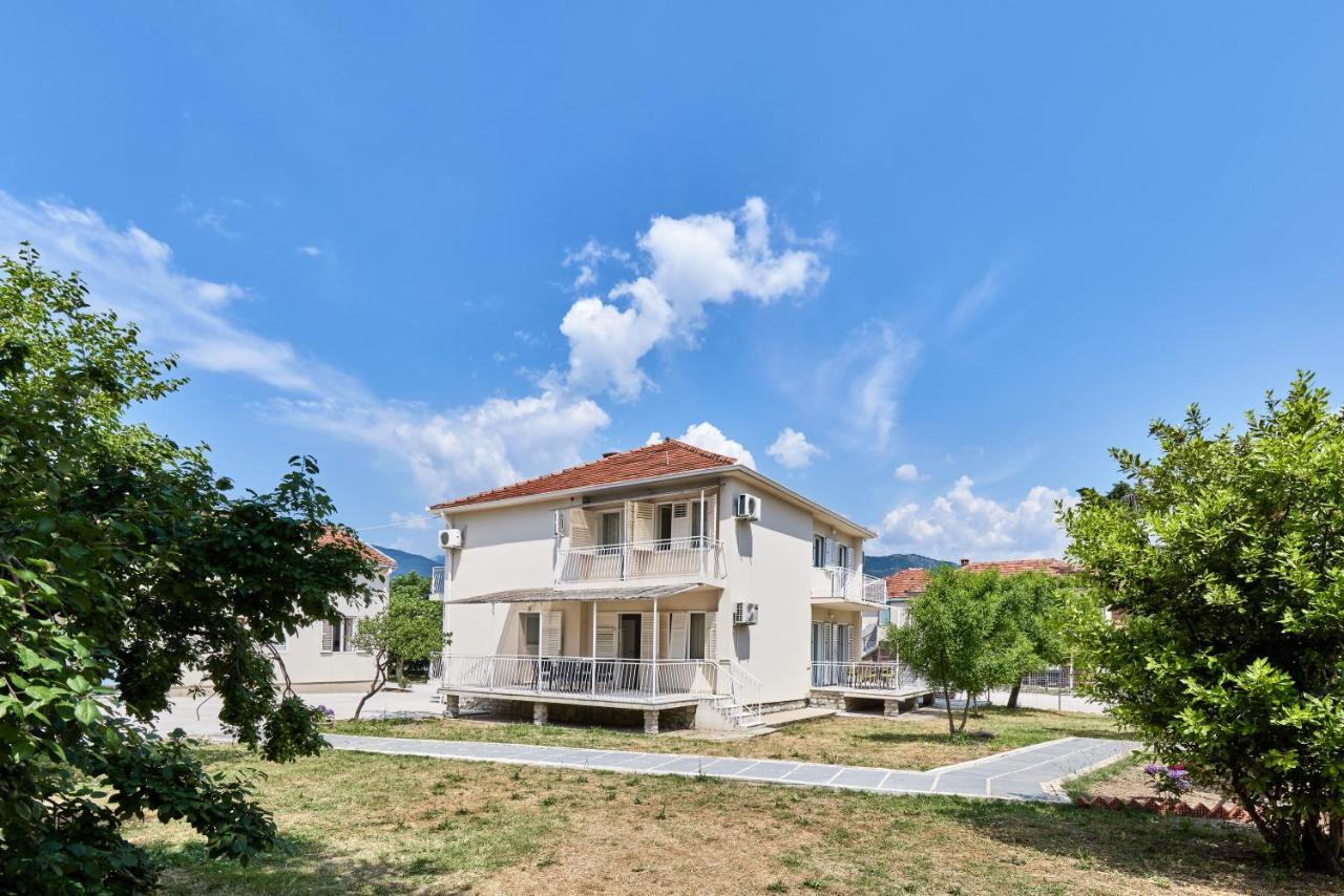 Waikiki Beach House Vila Tivat Exterior foto