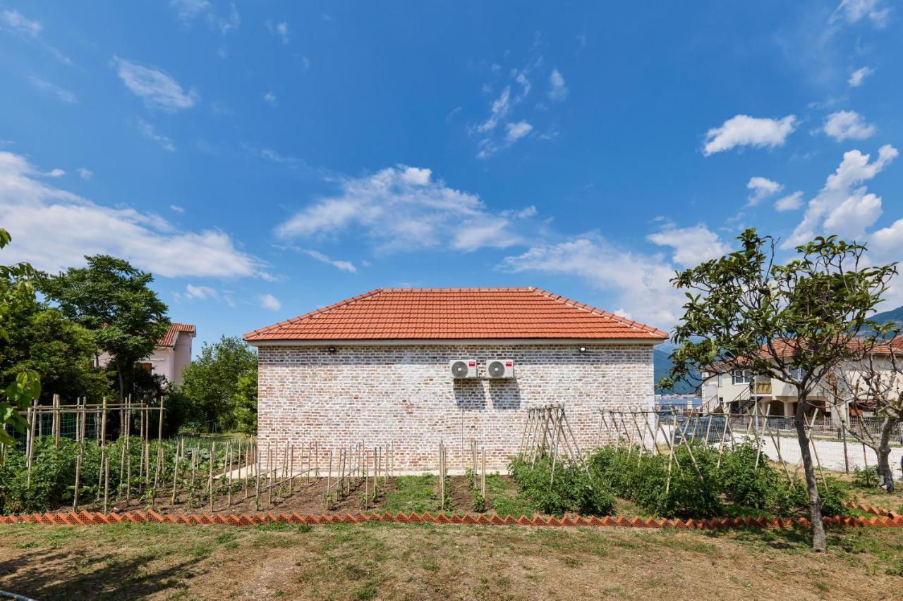 Waikiki Beach House Vila Tivat Exterior foto
